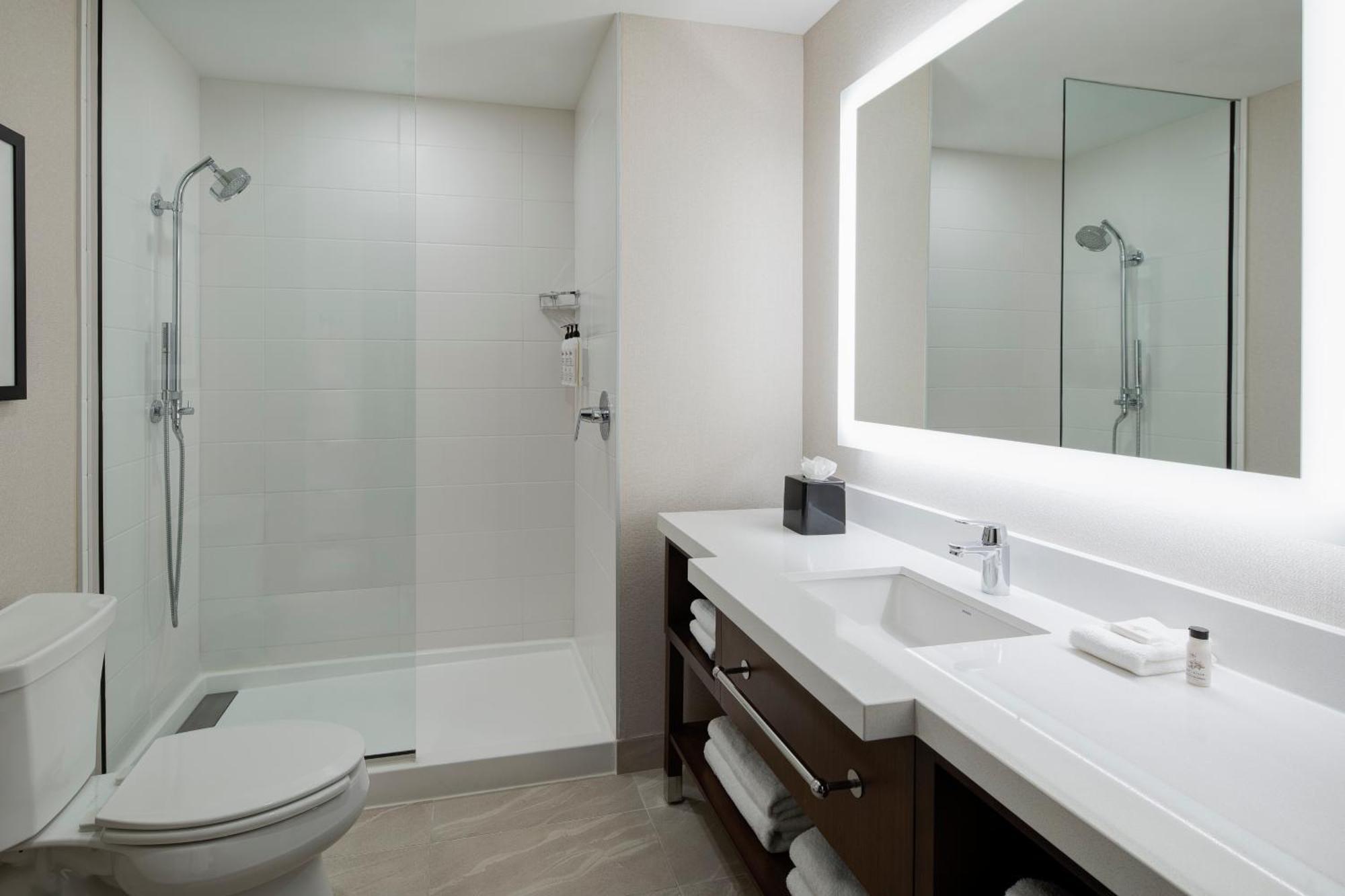 Hotel Delta By Marriott Dallas